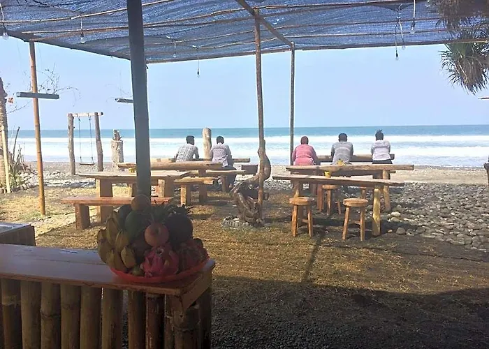 Emir Surfcamp 3*