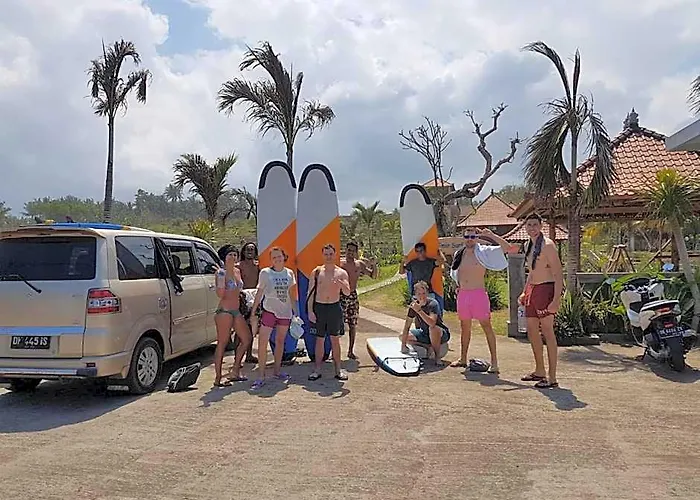 Emir Surfcamp 3*